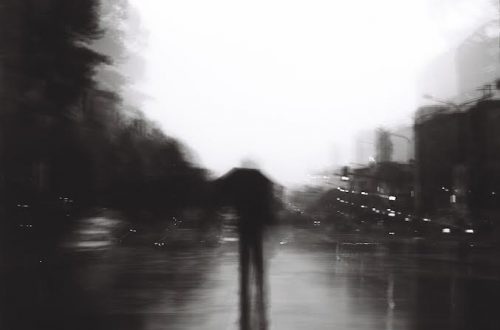 Seule sous la pluie của Duy Ân