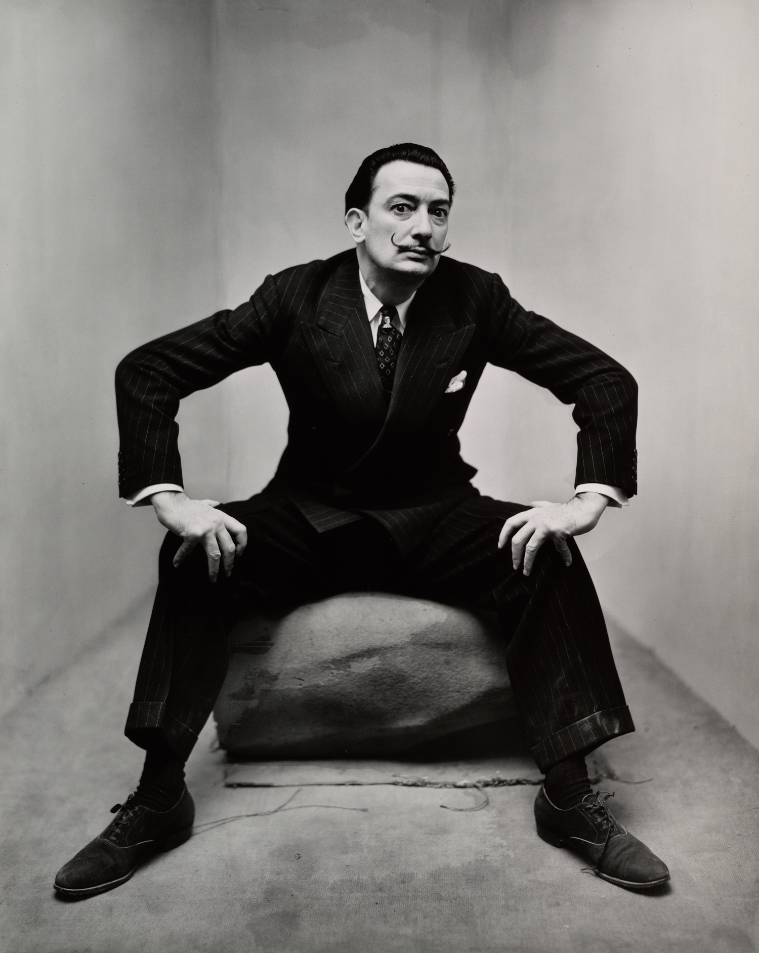 Salvador Dalí, New York, 1947. (Nguồn: The Irving Penn Foundation)