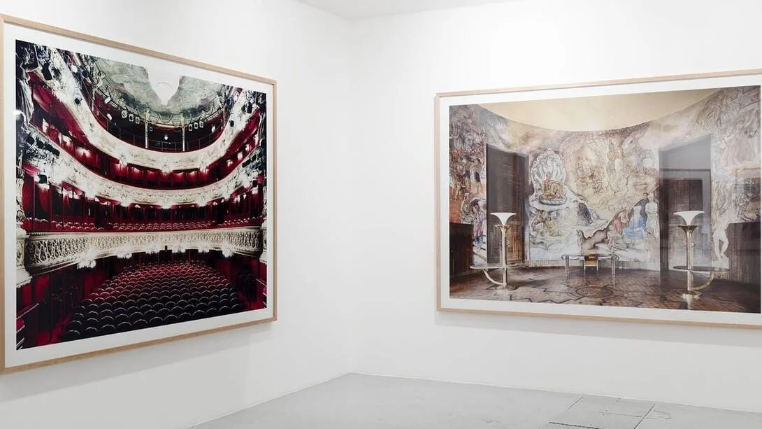 Tác phẩm nhiếp ảnh được in khổ lớn, đưa vào không gian trắng của gallery để mang lại trải nghiệm như đang ngắm một tác phẩm tranh.
